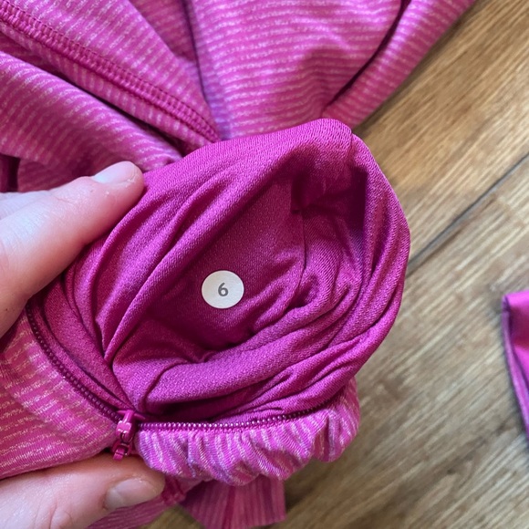 Lululemon Kriss Cross 1/2 Zip Women's 8 Pink Striped Performance Pullover Top - Picture 11 of 11